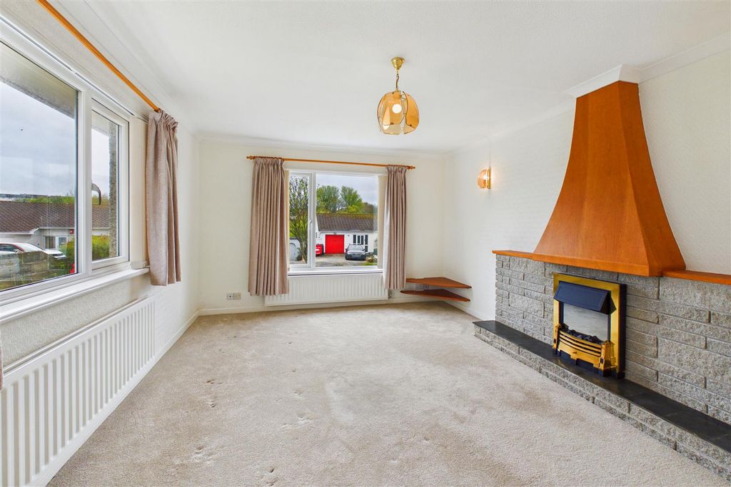 Property photo 2 of 17 Lounge