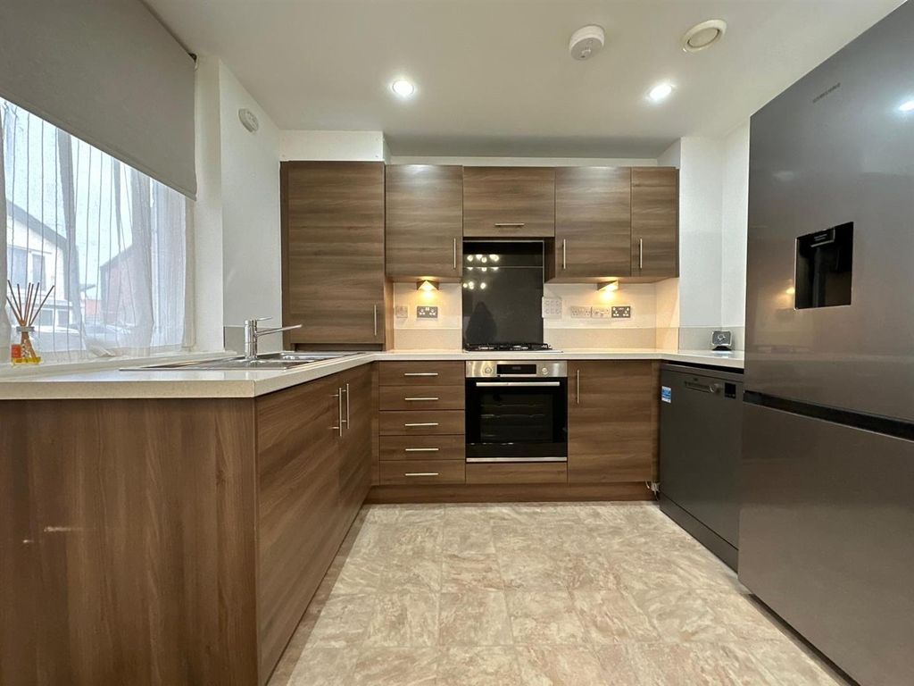 Property photo 1 of 6 Kitchen 2.Jpg