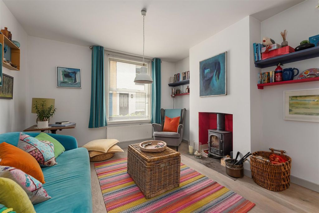 Property photo 3 of 16 Fountain Street, Whitstable