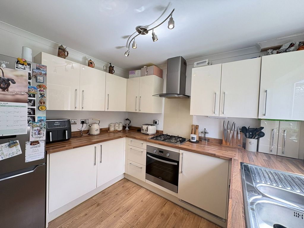 Property photo 3 of 31