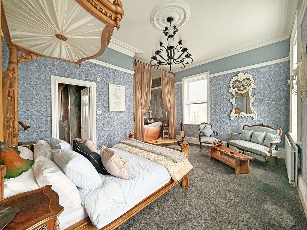 Property photo 2 of 32