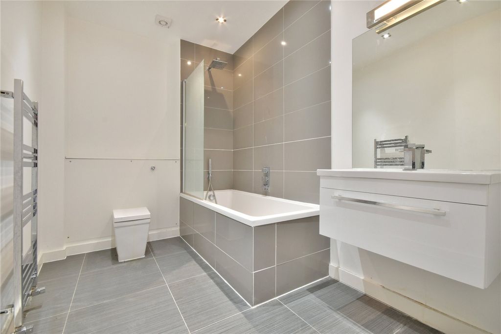 Property photo 3 of 11 Picture No. 12