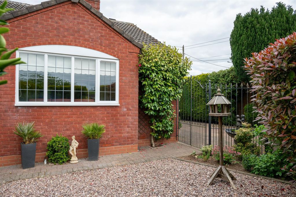 Property photo 2 of 24