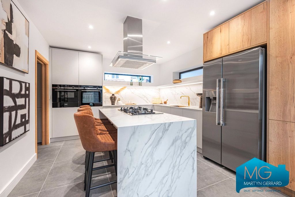 Property photo 3 of 32 Picture No. 10