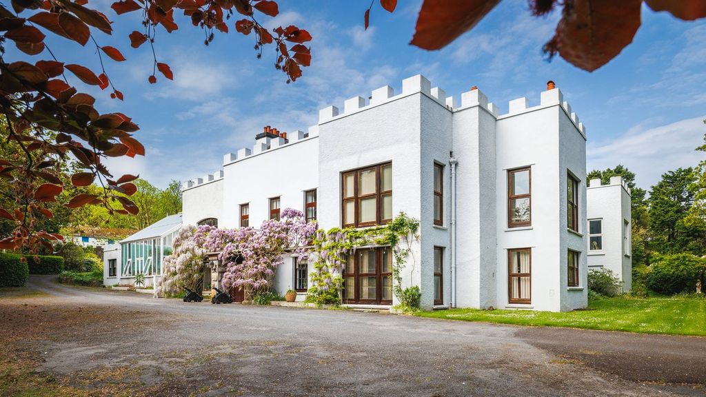 Property photo 1 of 42