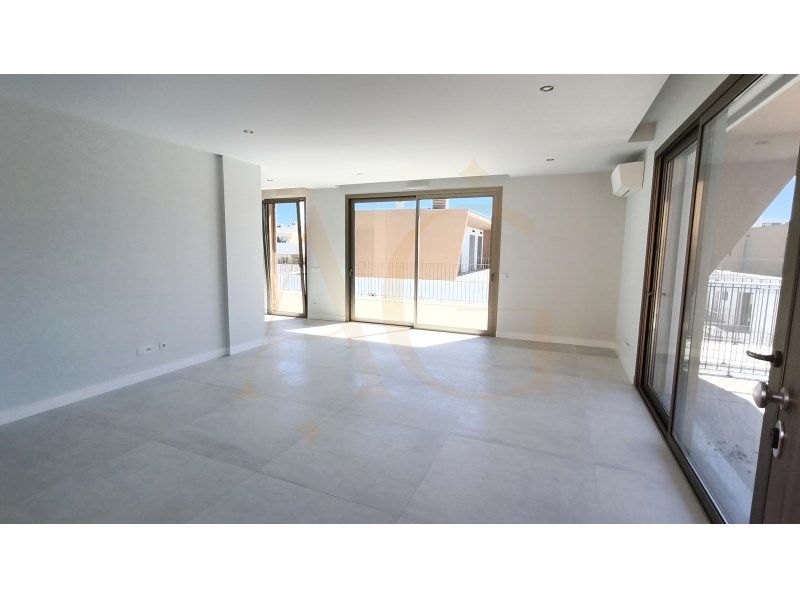 Property photo 2 of 32