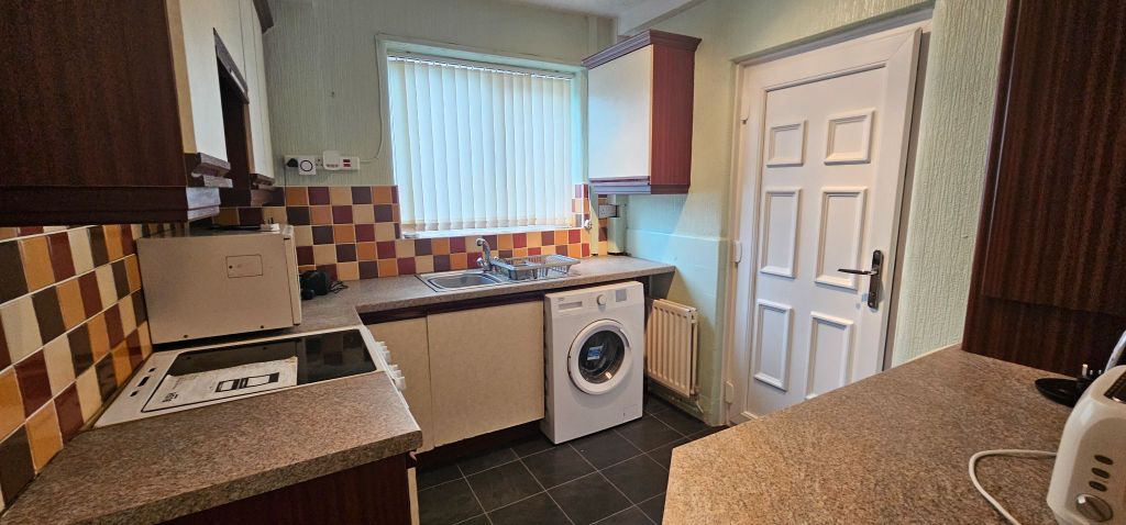 Property photo 3 of 11 Kitchen