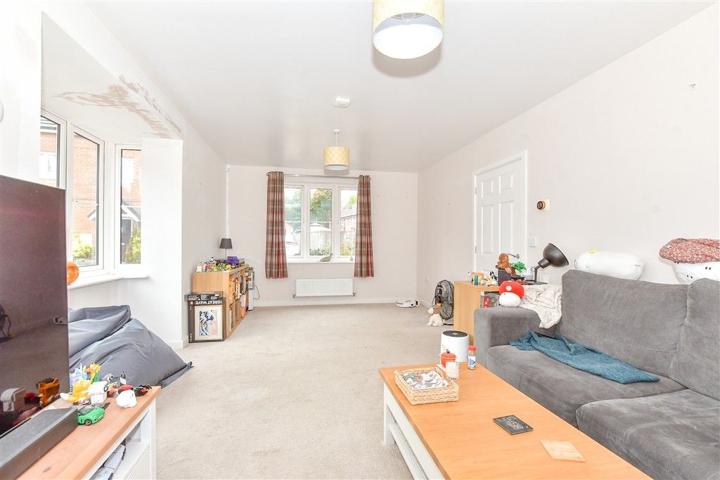 Property photo 2 of 10 Lounge