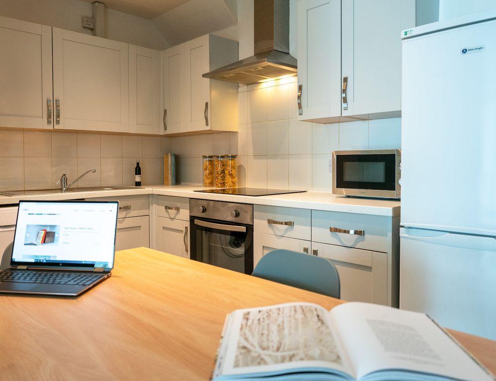 Property photo 3 of 9 Kitchen