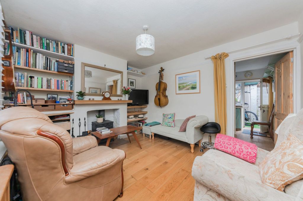 Property photo 2 of 11