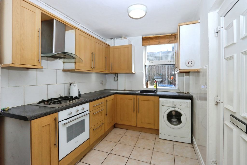 Property photo 3 of 18 Kitchen