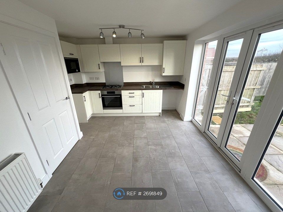 Property photo 2 of 28