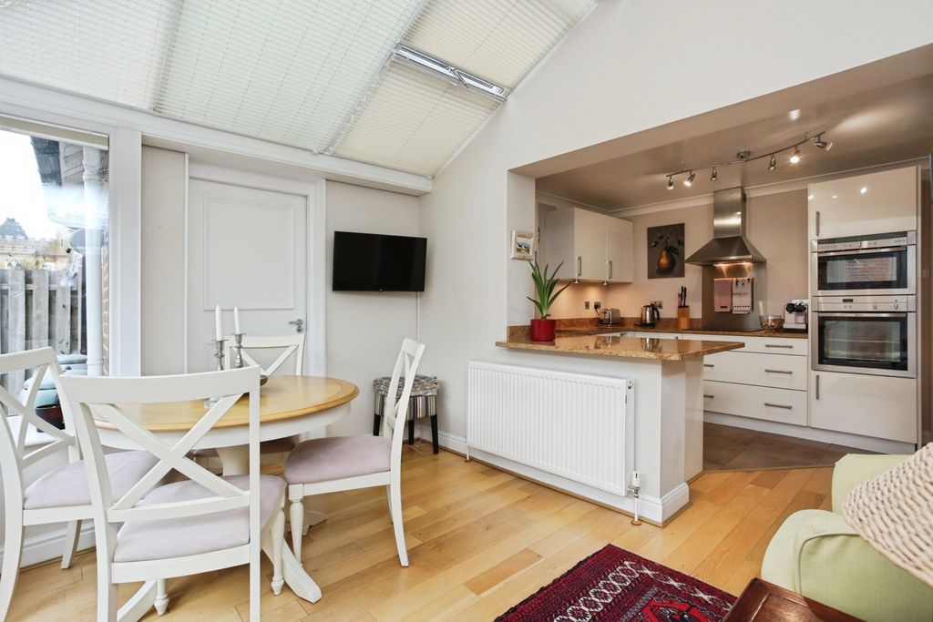 Property photo 2 of 17 Photo