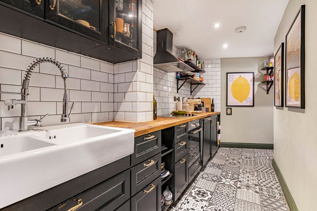 Property photo 3 of 17 Kitchen
