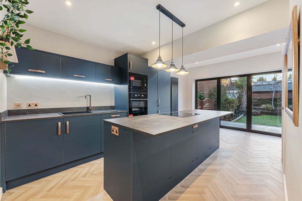 Property photo 2 of 40 Photograph 8