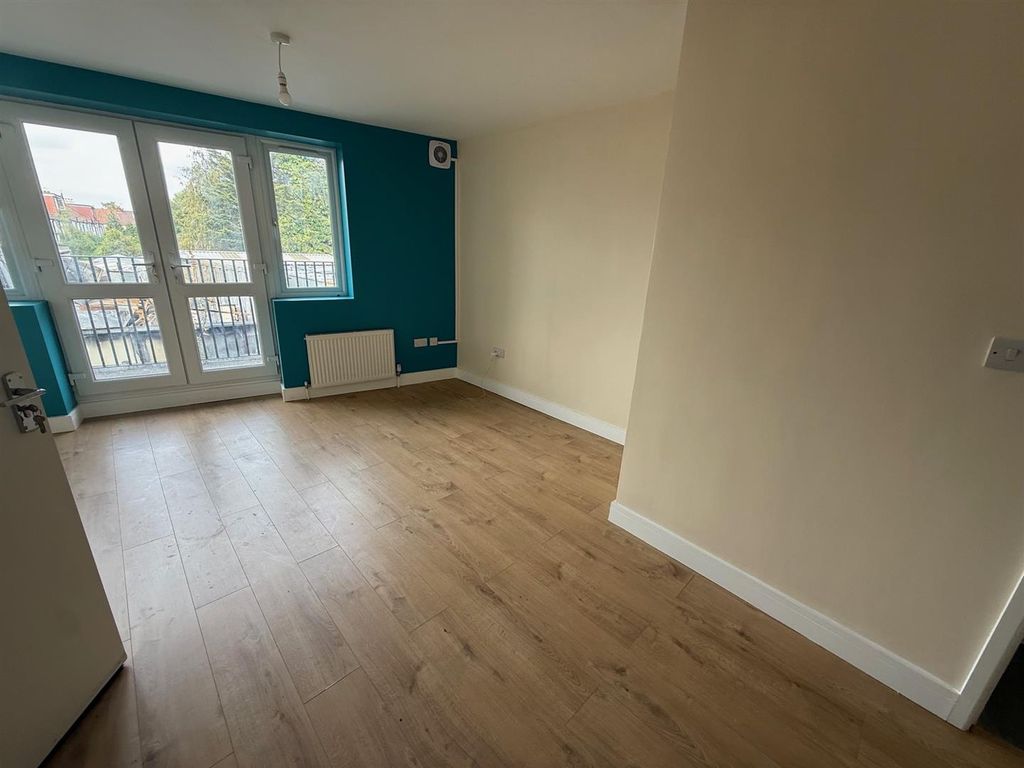 Property photo 3 of 9 8.Jpg