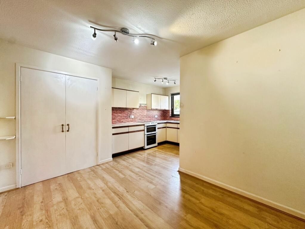 Property photo 2 of 27 Kitchen