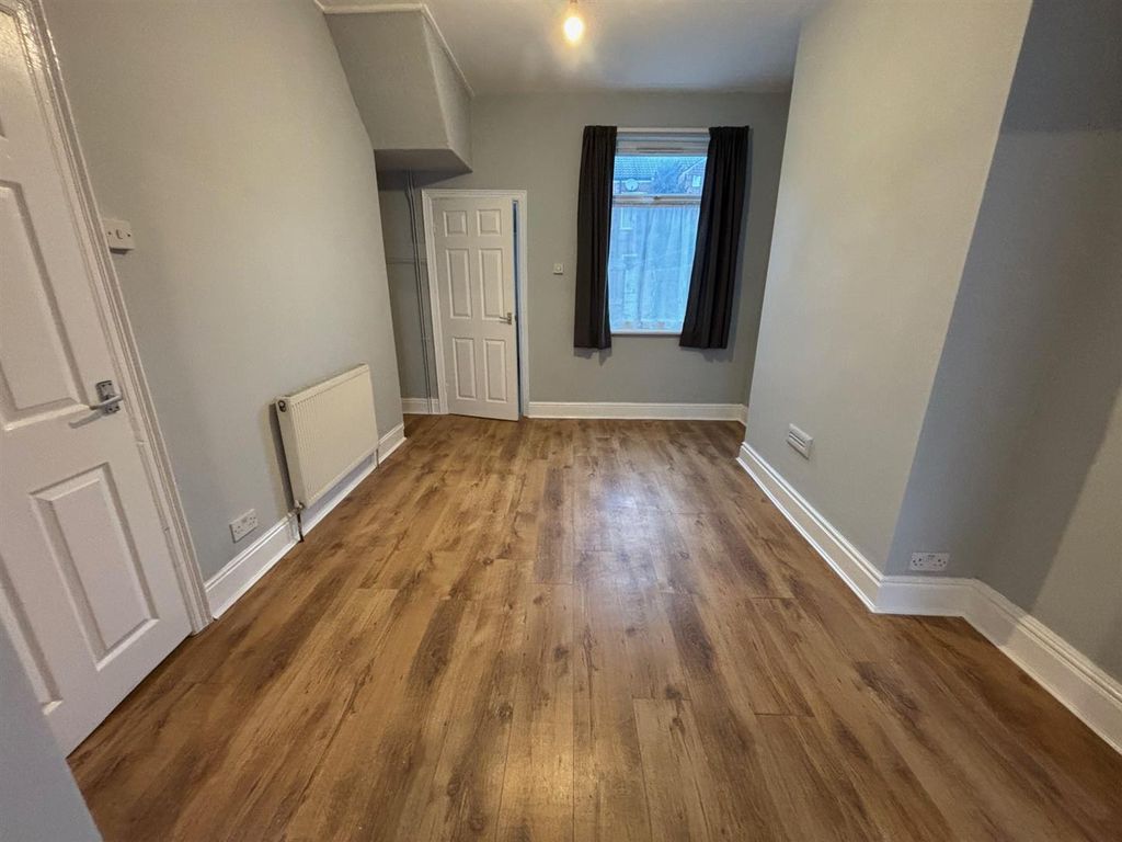 Property photo 3 of 7 Through Lounge 2.Jpg