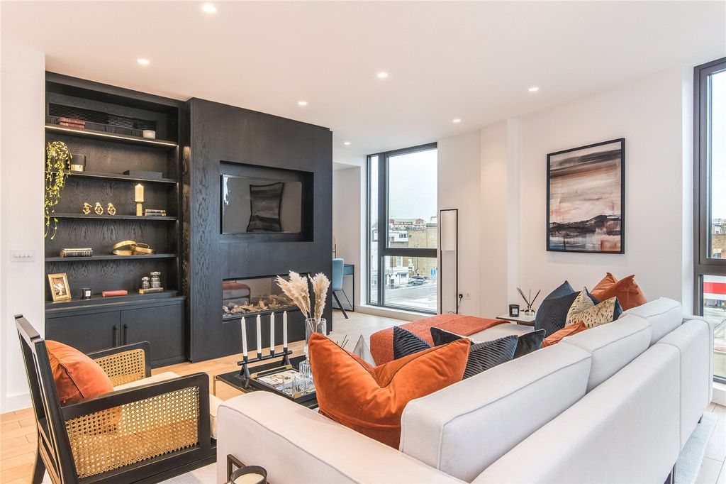 Property photo 2 of 16 Reception Room