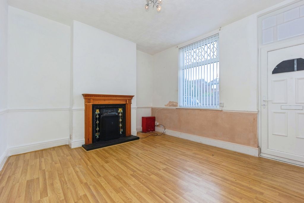 Property photo 3 of 17 Pbox-Img.Jpg