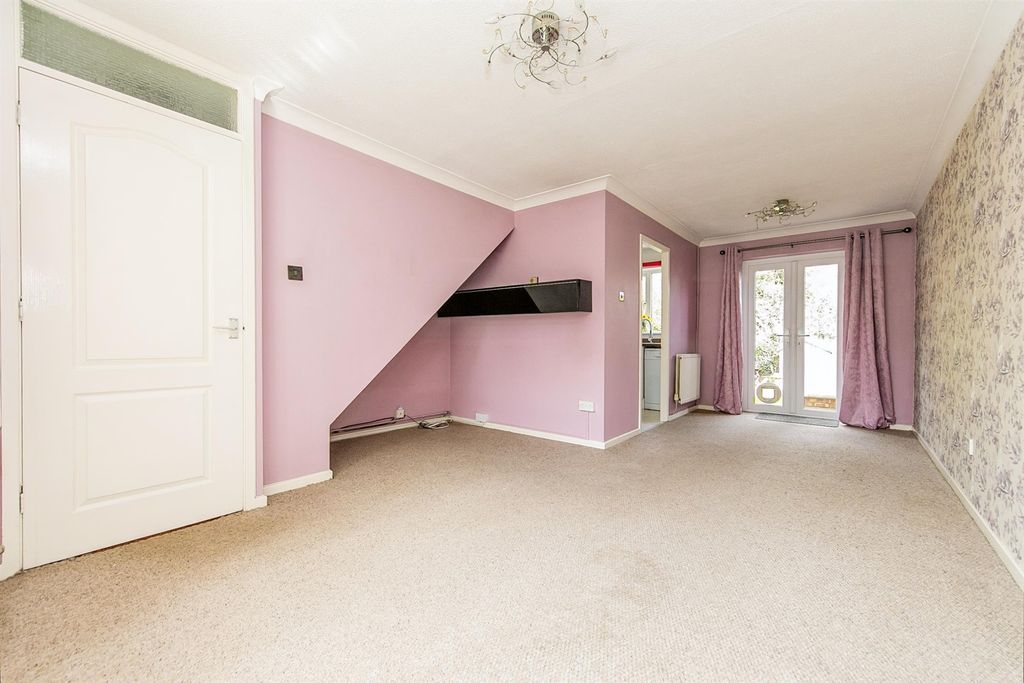 Property photo 3 of 10 Living Room