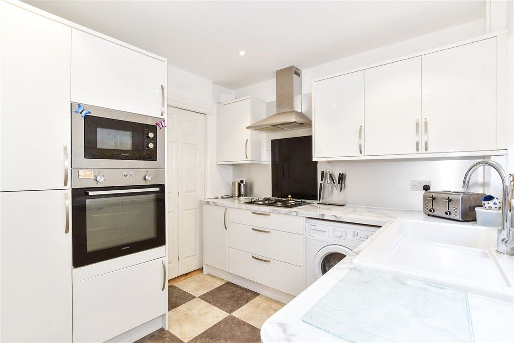 Property photo 3 of 9 Kitchen