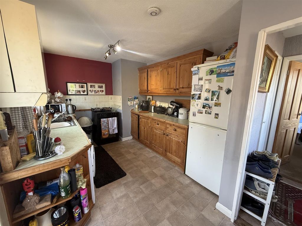 Property photo 2 of 12 Kitchen