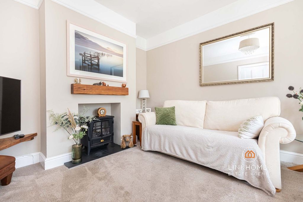 Property photo 3 of 28