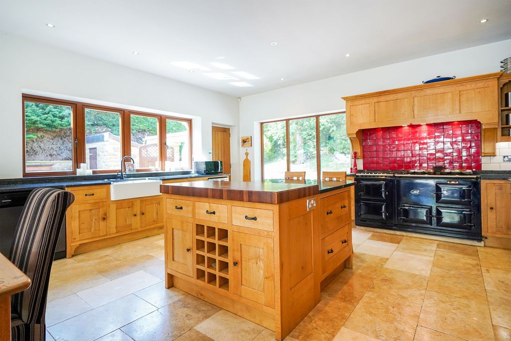 Property photo 3 of 39