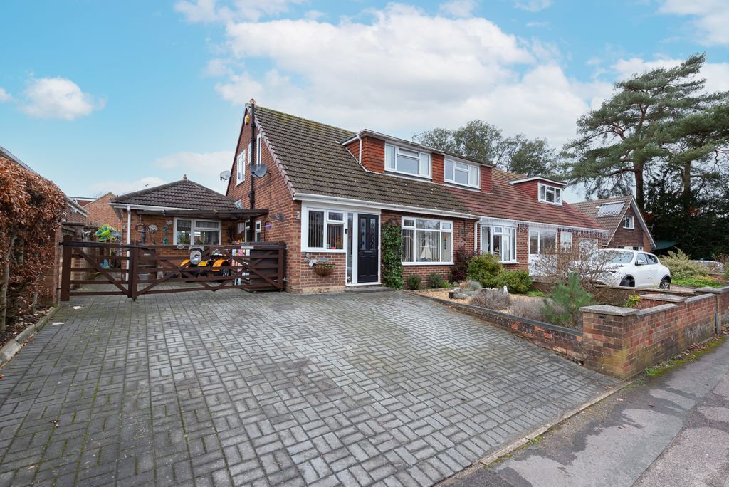 Property photo 1 of 7 33 Frogmore Park Drive14