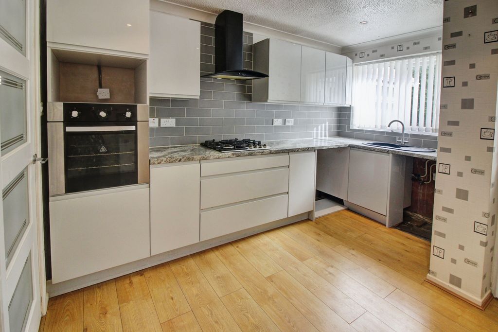Property photo 3 of 14 Kitchen