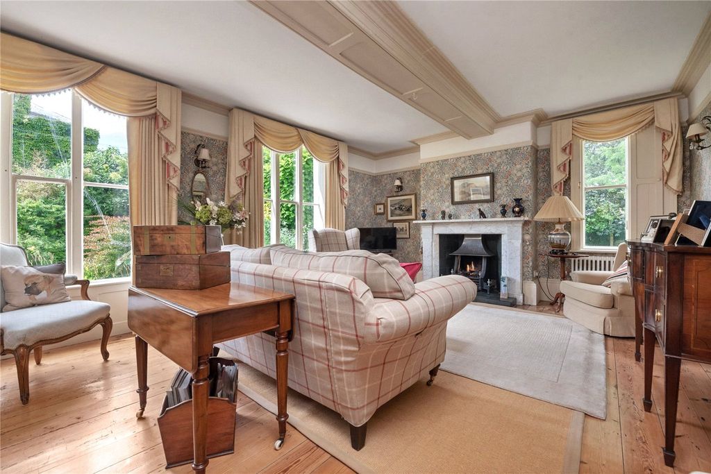 Property photo 3 of 21 Sitting Room