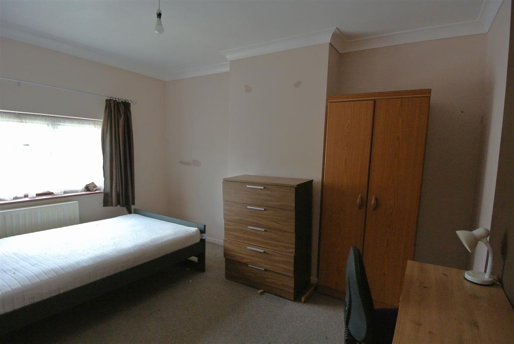 Property photo 3 of 6 15 Almond Close - Top Back Bedroom 2.Jpg