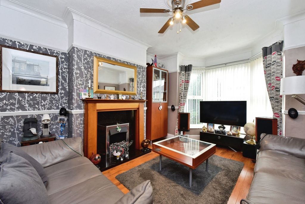 Property photo 2 of 17 Photo