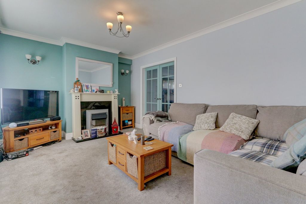 Property photo 3 of 13