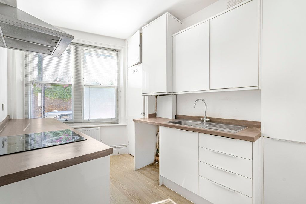 Property photo 3 of 9 Kitchen