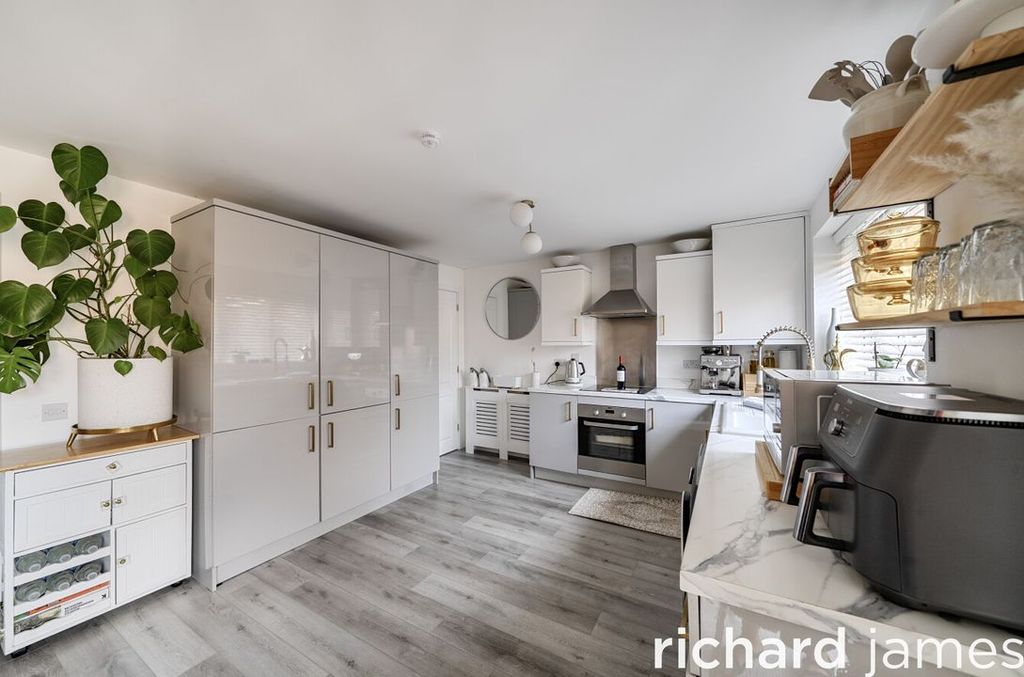 Property photo 3 of 13 860Bac1B5A6d426A8Fafc9c71B933F40