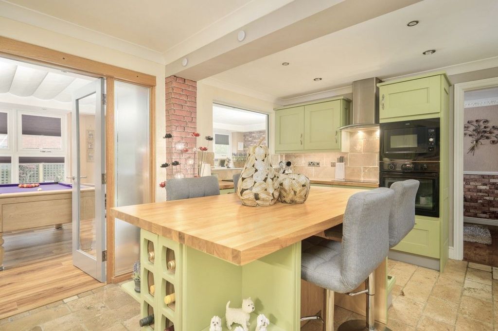 Property photo 2 of 30