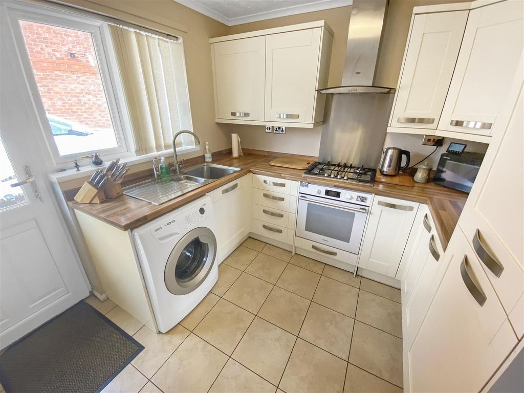 Property photo 1 of 9 Kitchen.Jpg