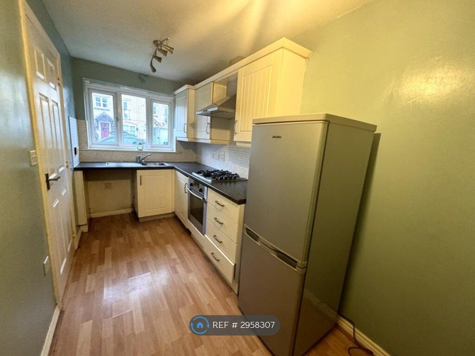 Property photo 3 of 15 Kitchen