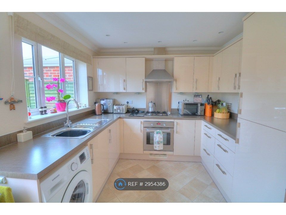 Property photo 3 of 13 Kitchen
