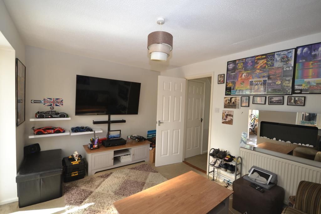 Property photo 3 of 14 Living Room