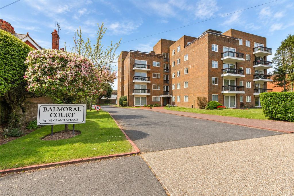 Property photo 1 of 9 B5E34211-Ca1A-4B66-A9c8-15860579d6Be.Png