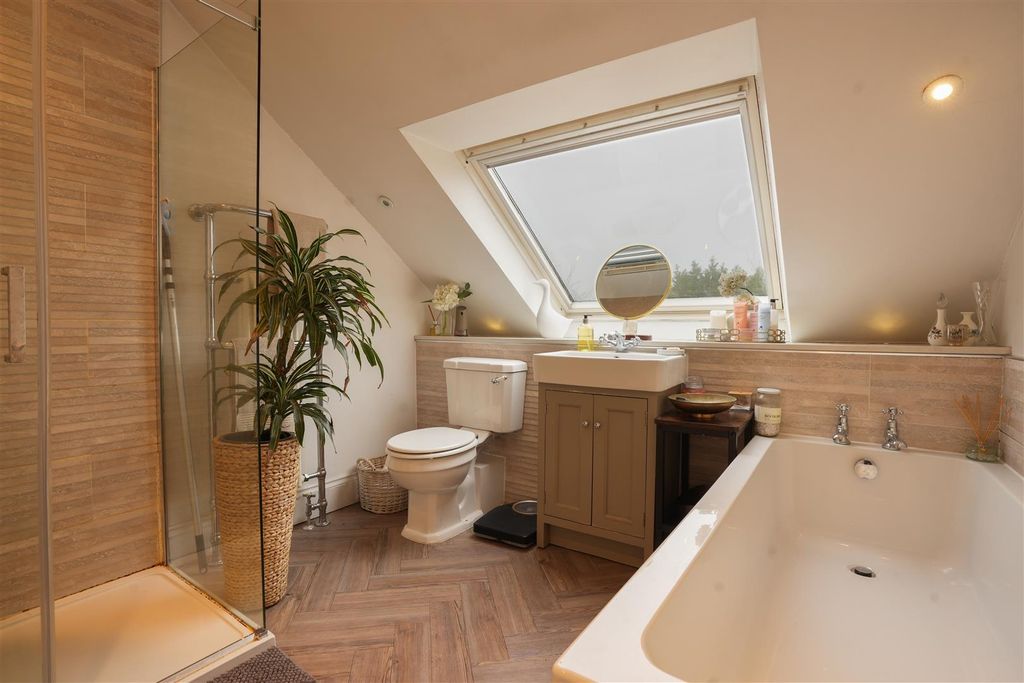 Property photo 2 of 40 Bathroom