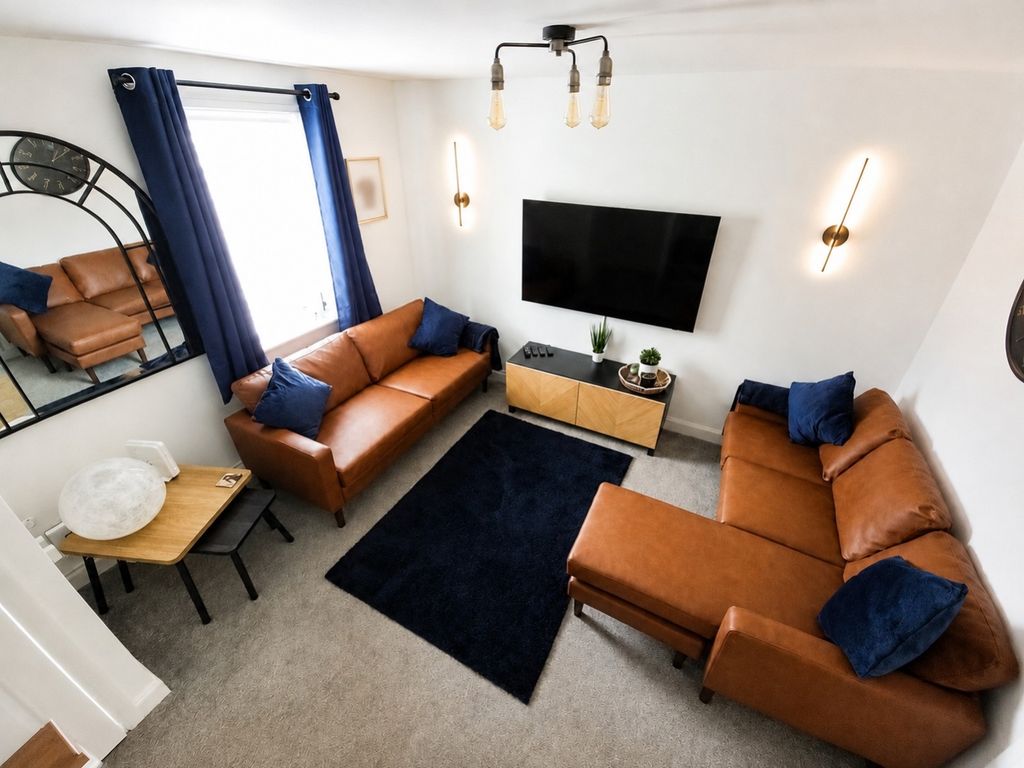 Property photo 2 of 15 Lounge