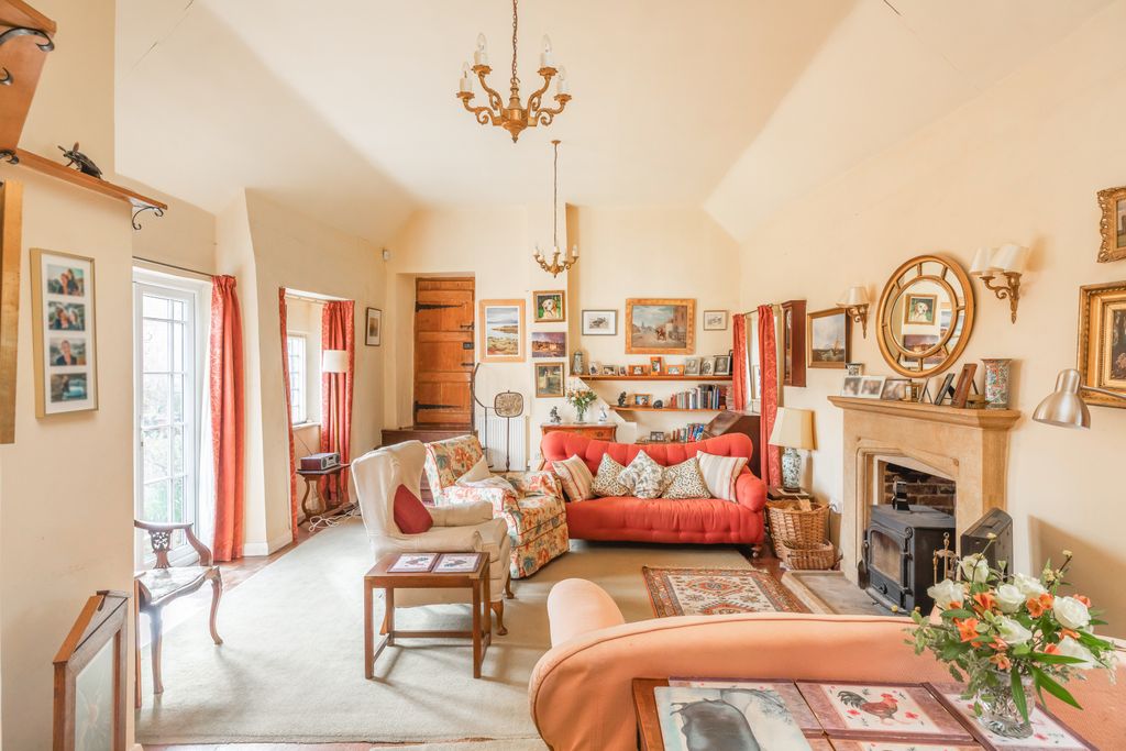 Property photo 2 of 19 Drawing Room