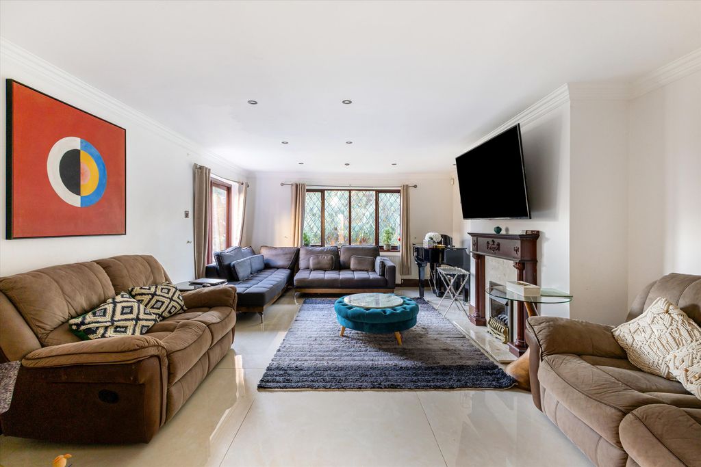 Property photo 2 of 14 Image