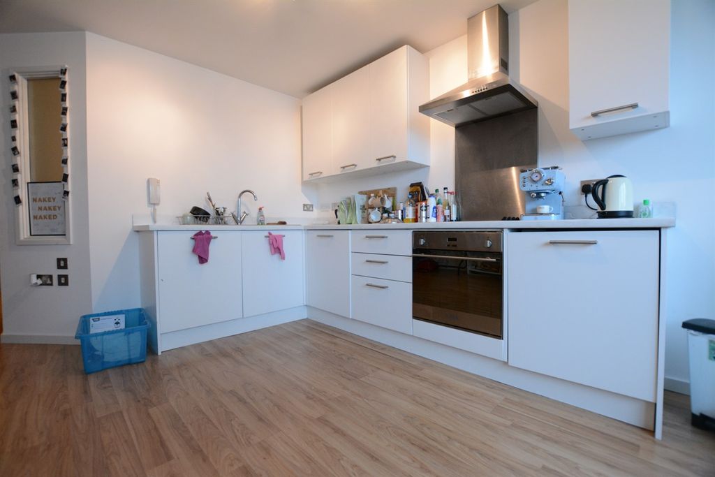 Property photo 3 of 7 Kitchen