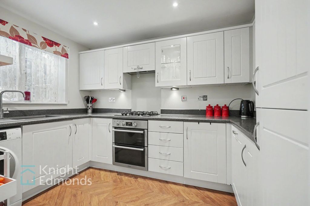 Property photo 2 of 19 Kitchen