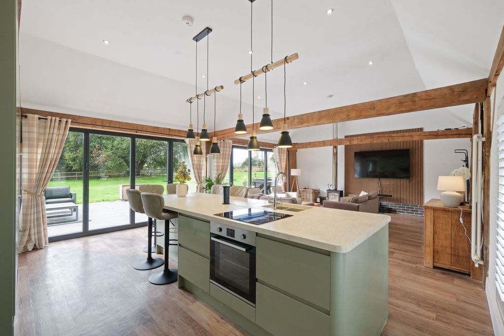 Property photo 2 of 22